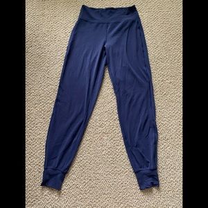 Lululemon ALIGN JOGGERS - size 6